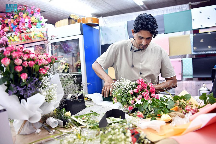 عوائد مادية عالية لمبيعات الورد خلال إجازة عيد الفطر المبارك
