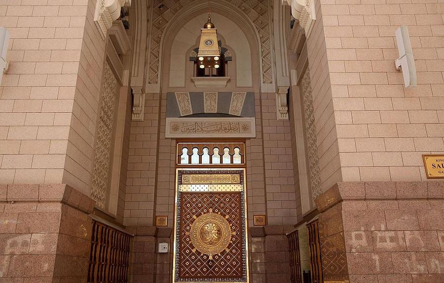 أبواب المسجد النبوي.. تحفة فنية صنعت بأعلى المواصفات العالمية