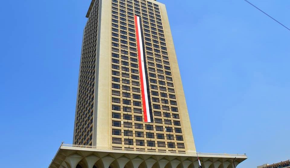 مصر تدين تكرار حالات حرق المصحف في السويد: تحدٍ سافر يتجاوز حدود حرية التعبير
