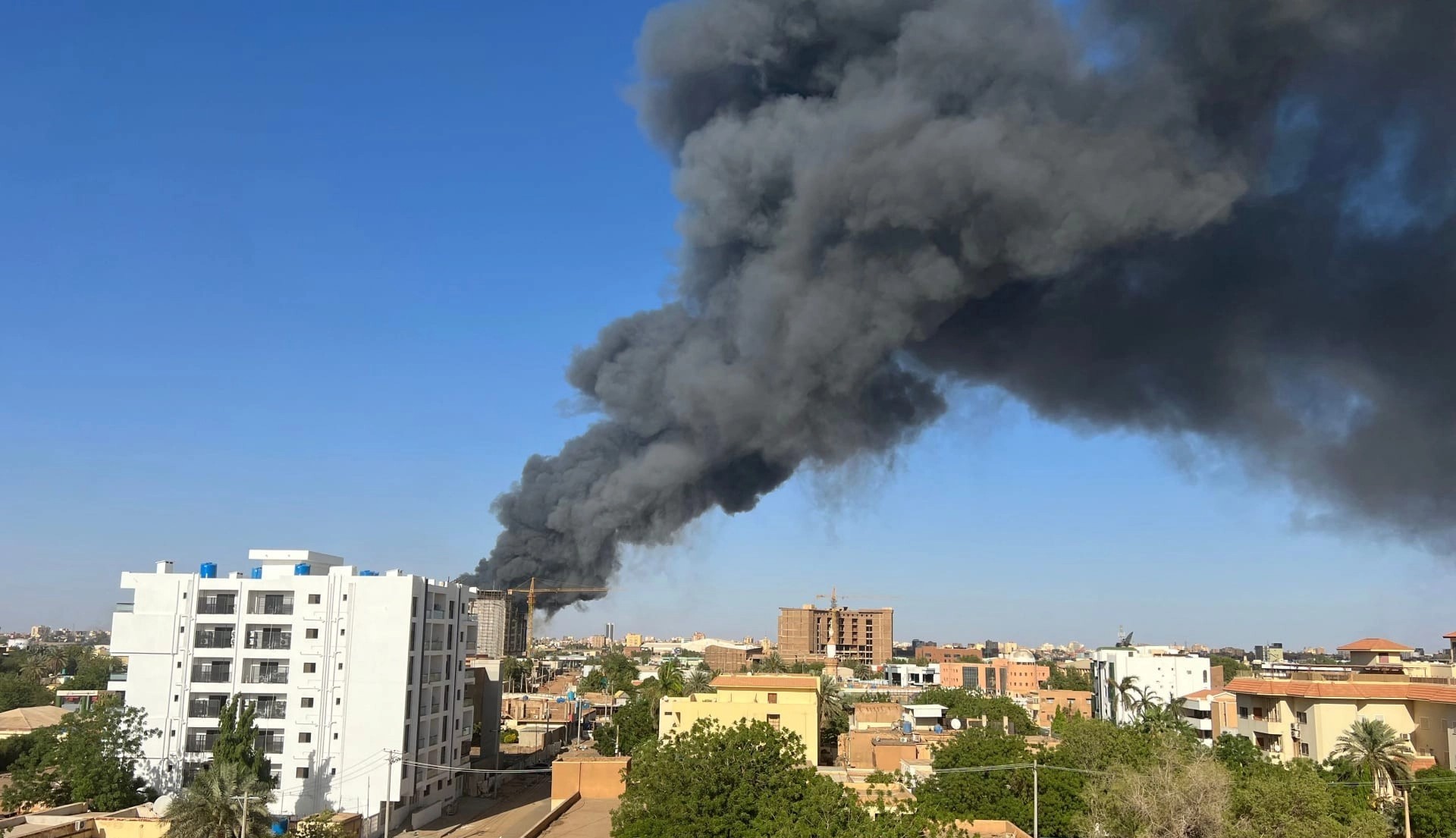 مصر تناشد رعاياها بالسودان التزام مناطق سكنهم وتجنب محيط الاشتباكات
