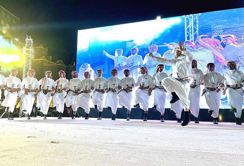 عروض فلكلورية وفعاليات ترفيهية في "عيد الأجاويد "برجال ألمع