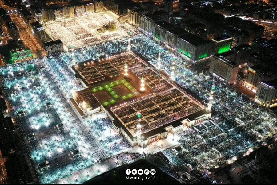 خدمات إسعافية وإنسانية تُواكب جموع المصلين في المسجد النبوي