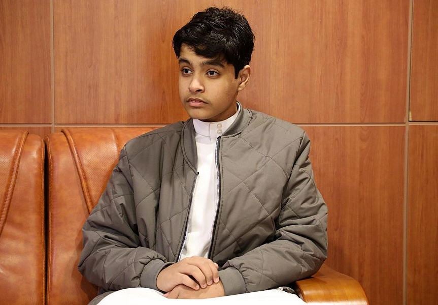 سعود العليان طفل حولته إعاقة والده إلى مترجم إشارة
