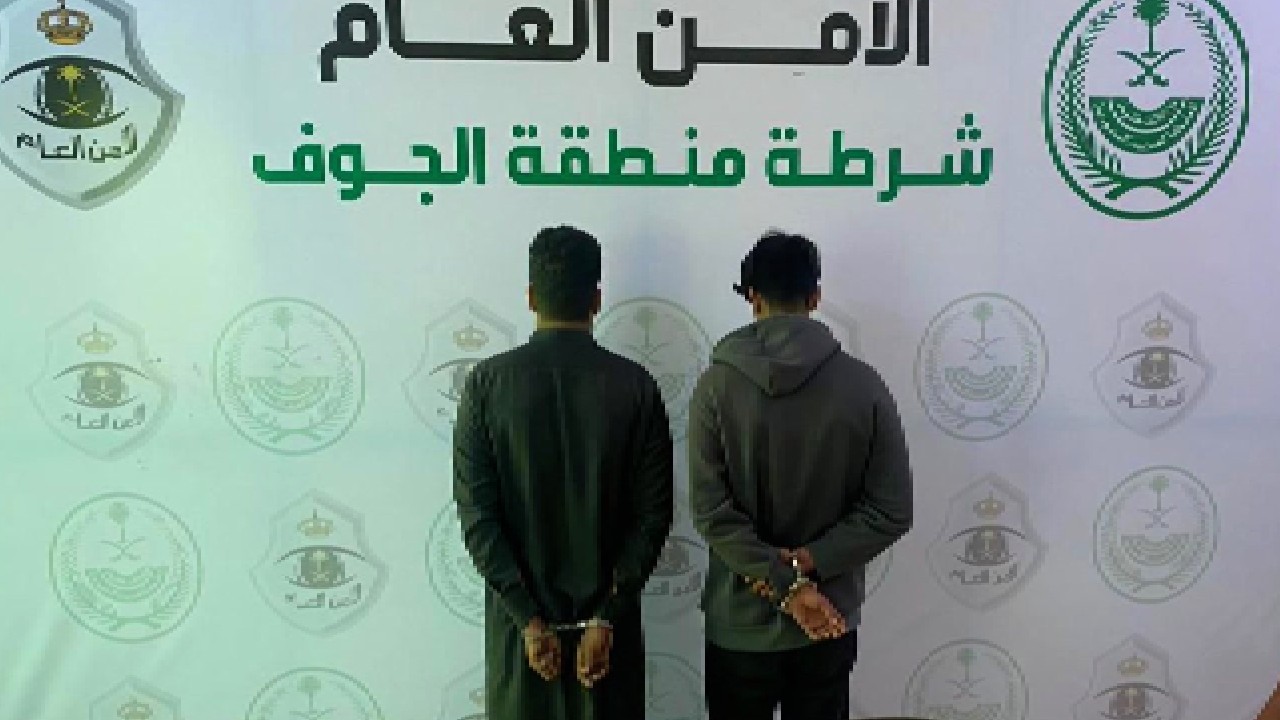 القبض على مواطنَيْن لانتحالهما صفة غير صحيحة في الجوف