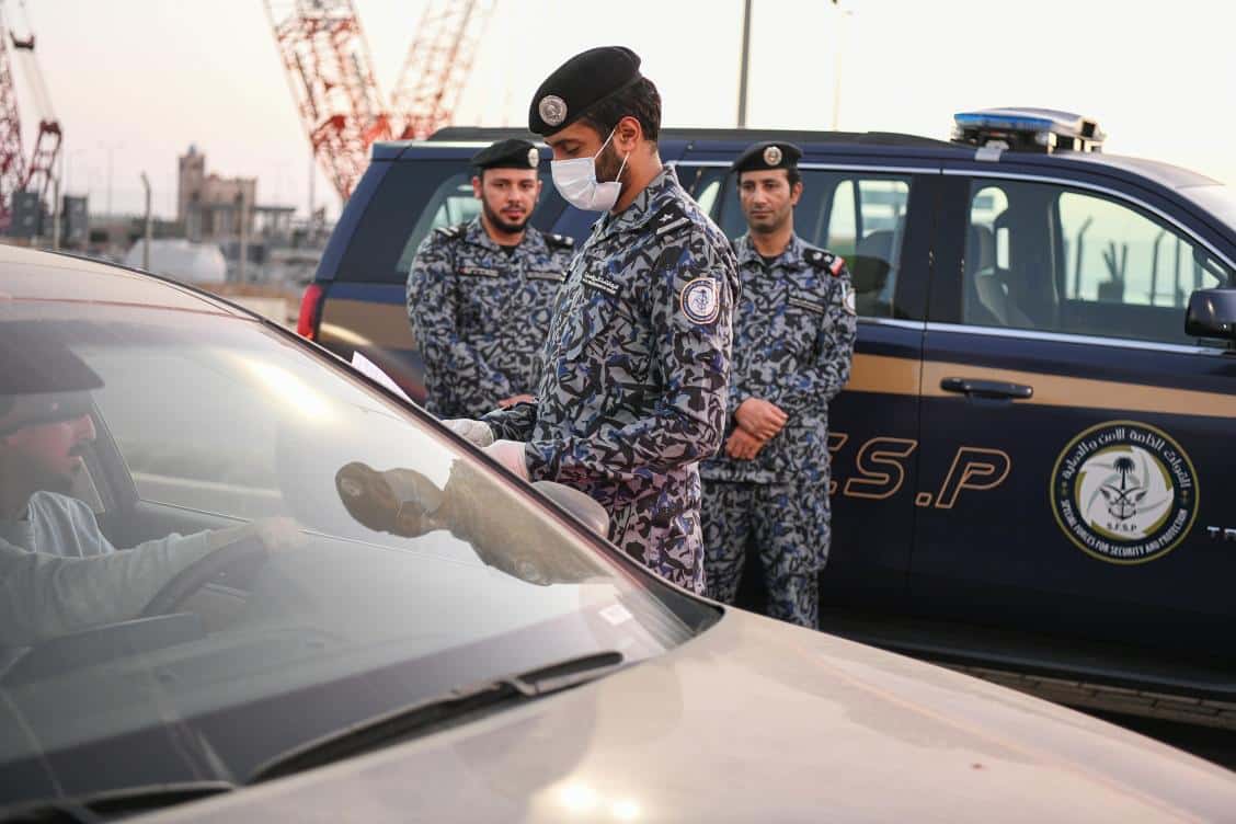 القبض على مخالف لنظام البيئة لنقله أحجارًا دون ترخيص في أملج