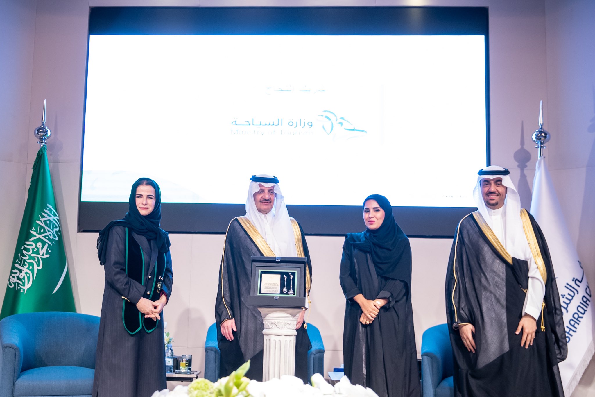 أمير المنطقة الشرقية خلال حفل تخريج الأكاديمية السعودية لفن الطهي