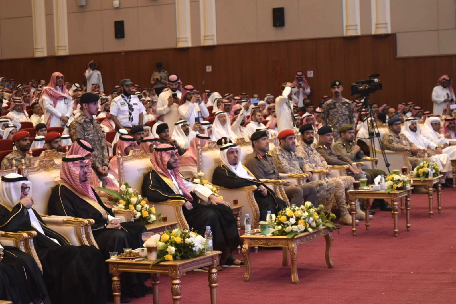 محافظ الطائف يرعى حفل 800 طالب متفوق 

