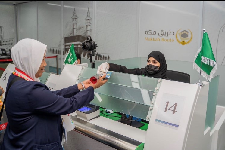 وصول أولى رحلات المستفيدين من مبادرة طريق مكة مطار الملك عبدالعزيز الدولي بجدة