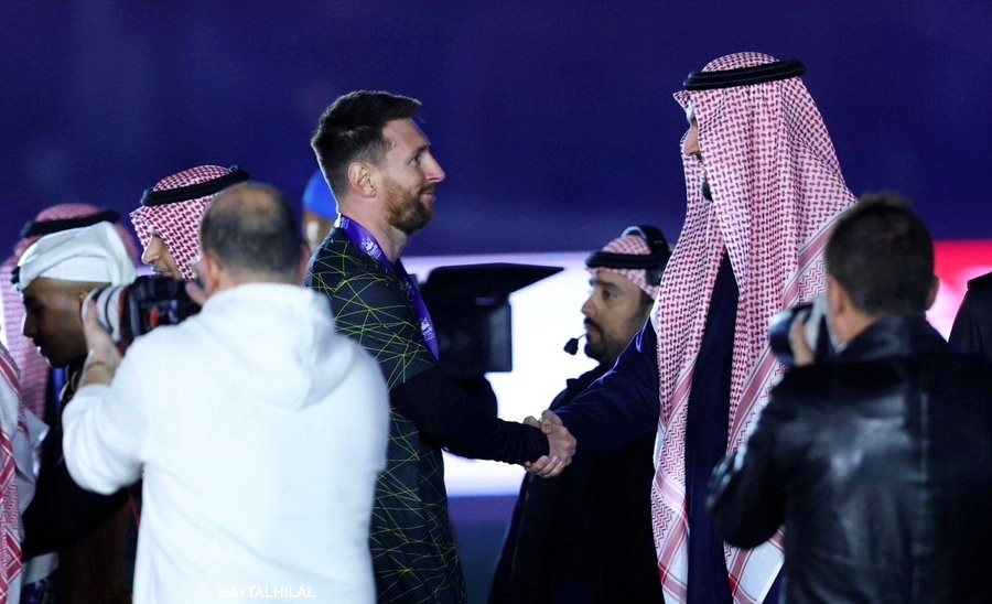 رومانو: الهلال قدم عرضًا لـ«ميسي» بـ400 مليون يورو.. و«البرغوث» لم يوافق بعد
