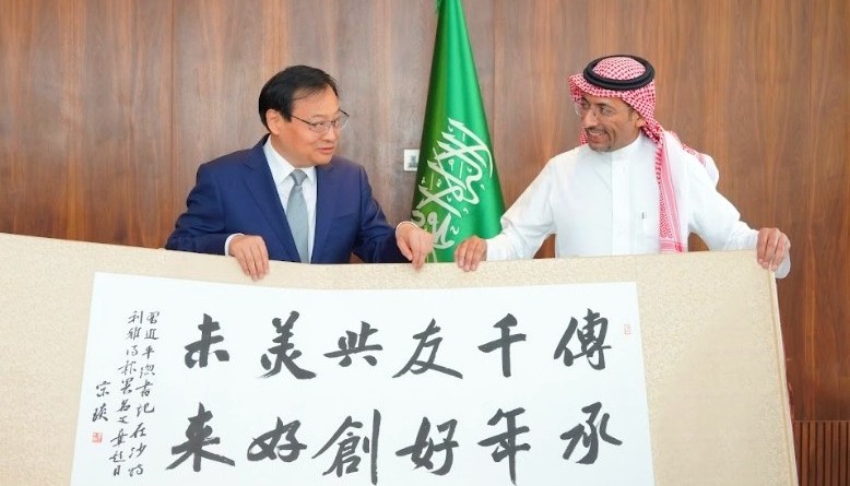 التبادل التجاري والتعاون يتصدران لقاء وزير الصناعة وعضو اللجنة المركزية للحزب الشيوعي الصيني