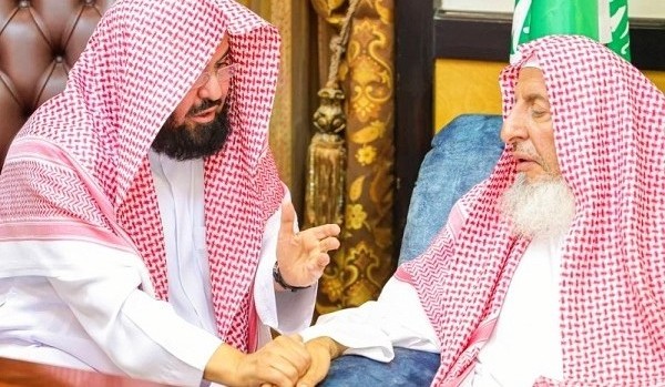 السديس يشيد بجهود مفتي المملكة في خدمة العلم والعلماء وطلبة العلم