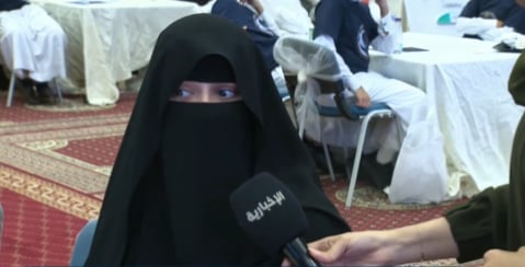 معلمة: شغف كبير لدى الطالبات أثناء التجارب العلمية مع رائدي الفضاء علي القرني وريانة برناوي