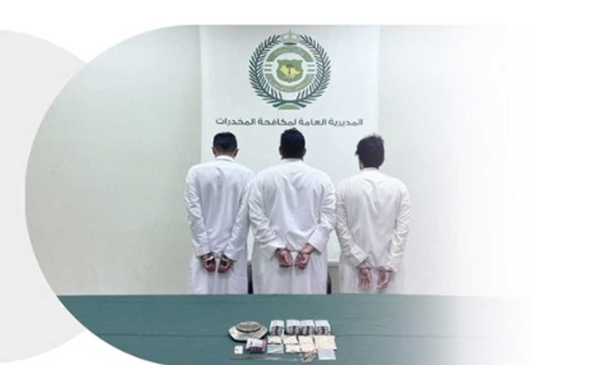 القبض على 3 مخالفين لنظام أمن الحدود لترويجهم مواد مخدرة بمكة