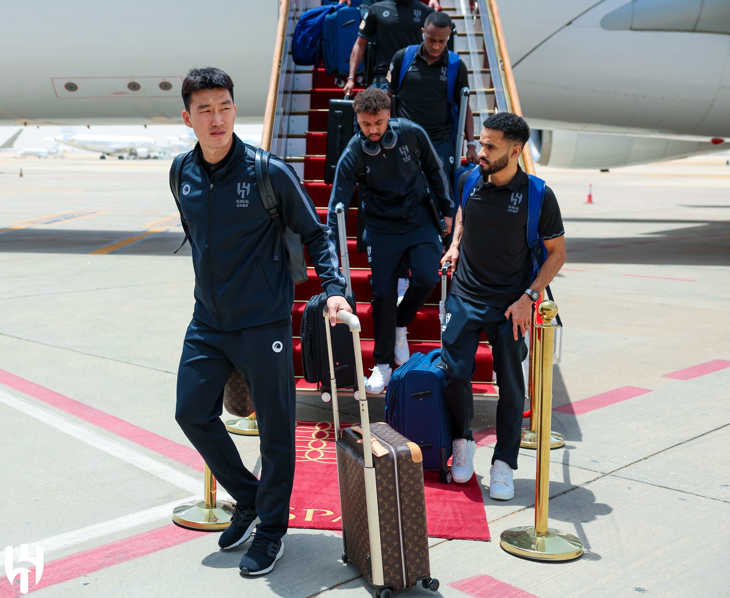 بالصور.. الهلال يصل الرياض قادمًا من اليابان بعد خسارة اللقب الآسيوي
