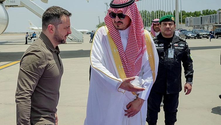 مشاركة زيلينسكي في «قمة جدة».. دلالات تعكس موقف المملكة الحيادي من أزمة أوكرانيا