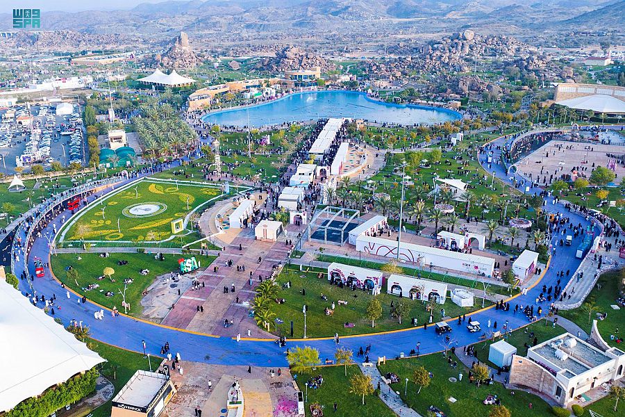 مهرجان طائف الورد.. علامة جاذبة تقف على تفاصيل الورد الطائفي