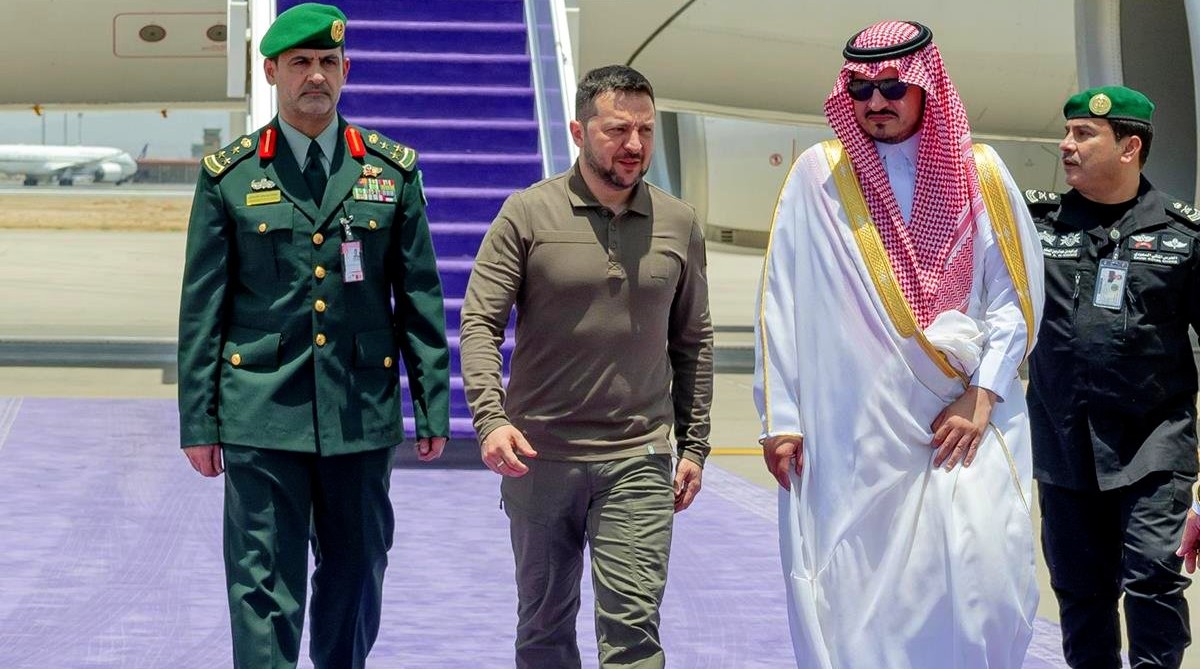 الرئيس الأوكراني يصل جدة لحضور القمة العربية الـ 32

