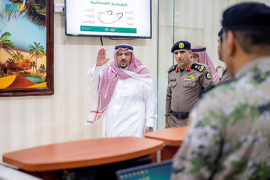أمير القصيم يشيد بجهود رجال الأمن في حفظ أمن الوطن وحماية مكتسباته