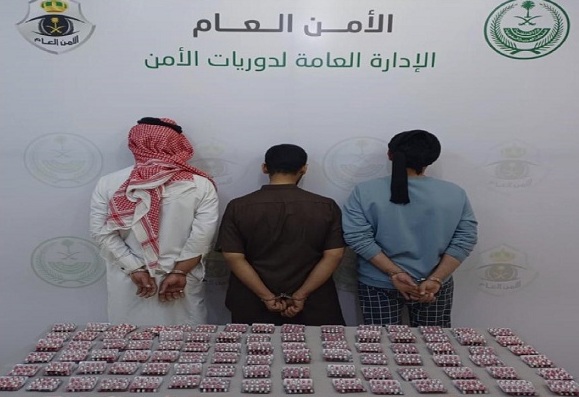 القبض على 3 مواطنين لترويجهم أقراصًا خاضعة لتنظيم التداول الطبي في أحد رفيدة