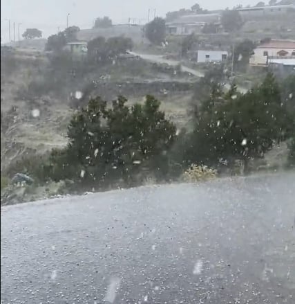 بالفيديو.. تساقط كثيف للبرد على شفا الطائف