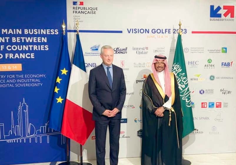 وزير الصناعة يبحث تعزيز التعاون الاقتصادي مع وزير الاقتصاد والمالية الفرنسي في باريس
