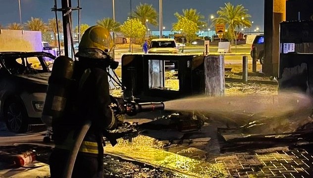 «مدني الرياض» يخمد حريقًا اندلع في مركبة بمحطة وقود