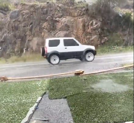 بالفيديو.. أمطار غزيرة وبرد على الطائف