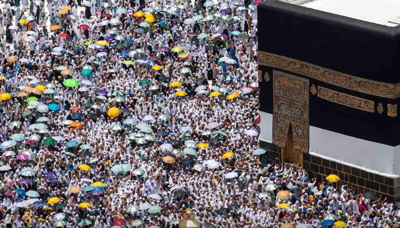 «الحج والعمرة» تقدم 4 نصائح لتيسير طواف الوداع 