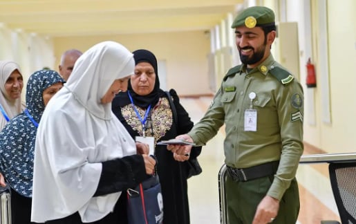 «الجوازات» تُواصل استقبال ضيوف الرحمن القادمين عبر منفذ حالة عمار
