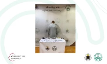 «شرطة مكة» تقبض على مقيم يروج لحملات حج وهمية ويبيع أساور حاج غير صحيحة
