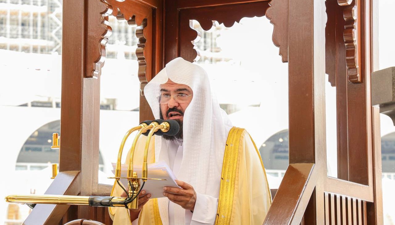 «السديس»: البعد عن الاعتدال والوسطية أخطر ما يستهدف الأوطان والمجتمعات