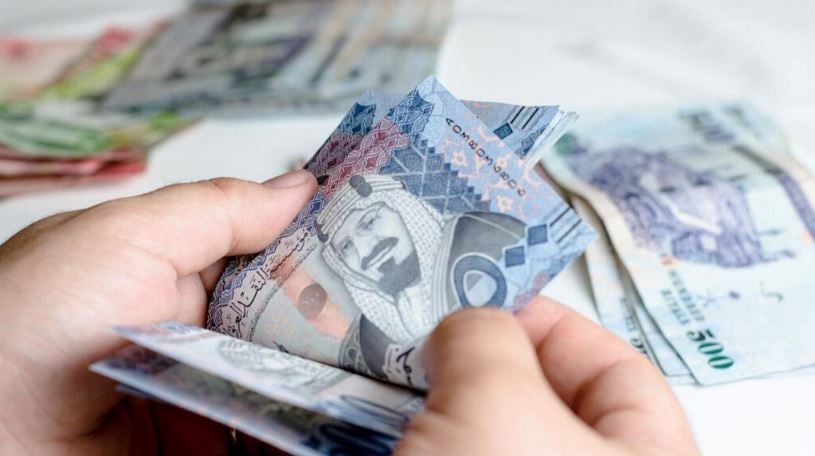 ارتفاع الإسترليني واستقرار الدولار.. سعر الريال مقابل العملات الأجنبية اليوم الأربعاء