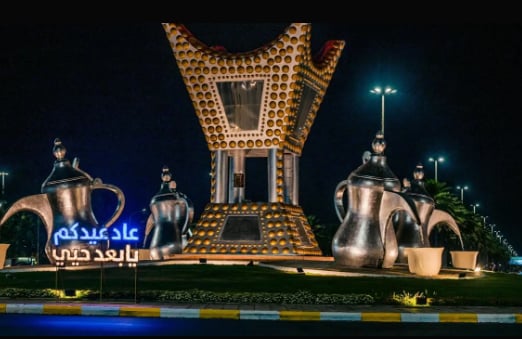 مدينة حائل تزدان بإضاءات ذات ألوان متعددة ومجسمات بهوية عيد الأضحى
