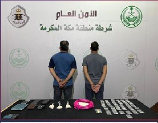القبض على مقيمَيْن بجدة لترويجهما مادتي الشبو والكوكايين المخدّرتين