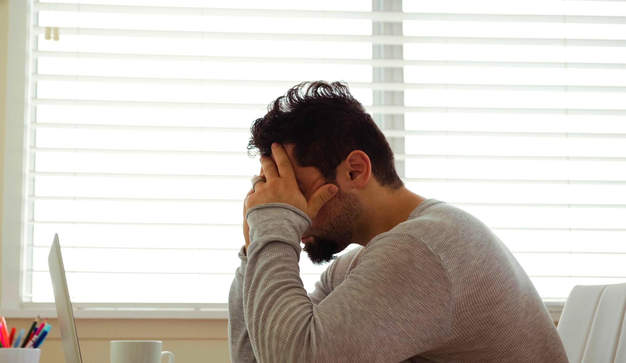 «الصحة»: 10 طرق للمساعدة في التعامل مع القلق والتوتر