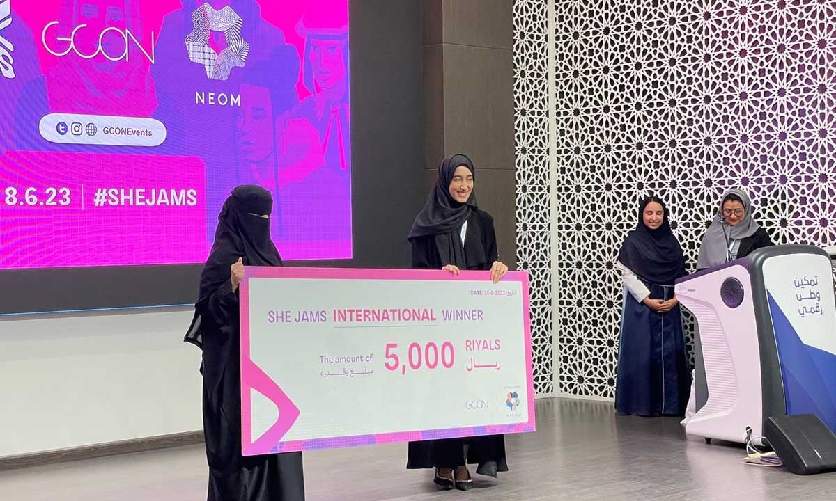 طالبة من جامعة شقراء تتوج بالجائزة الدولية في «She Jams» ضمن فريق دولي وبرعاية ‫من «نيوم‬»

