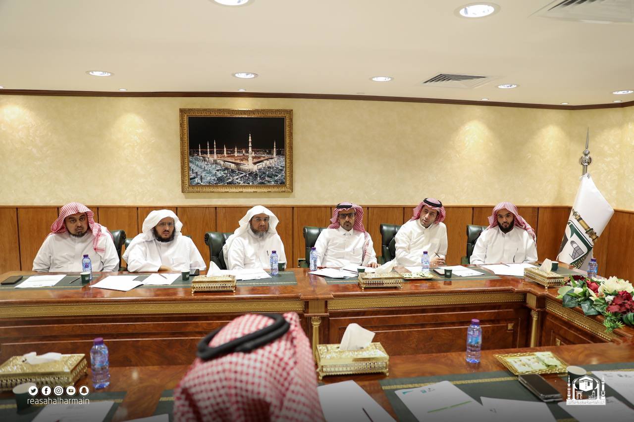 خلال مناقشة آلية تفعيل بنود مذكرة التعاون بين رئاسة الحرمين وجامعة الطائف