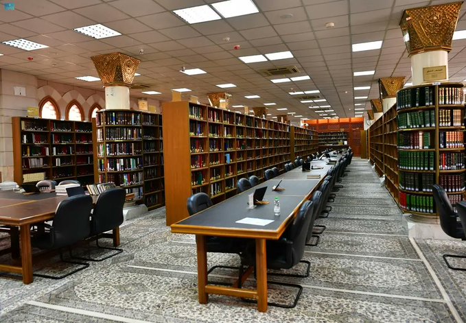 ركن خاص بكتب الحج وفضائل العشر في مكتبة المسجد النبوي