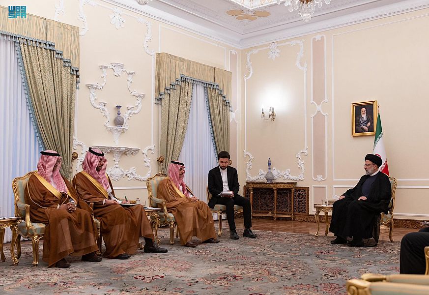 الرئيس الإيراني يستقبل وزير الخارجية