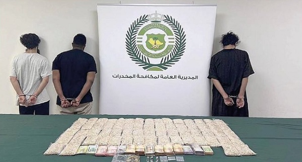 القبض على 3 مقيمين لترويجهم 133 ألف قرص إمفيتامين مخدر في الرياض