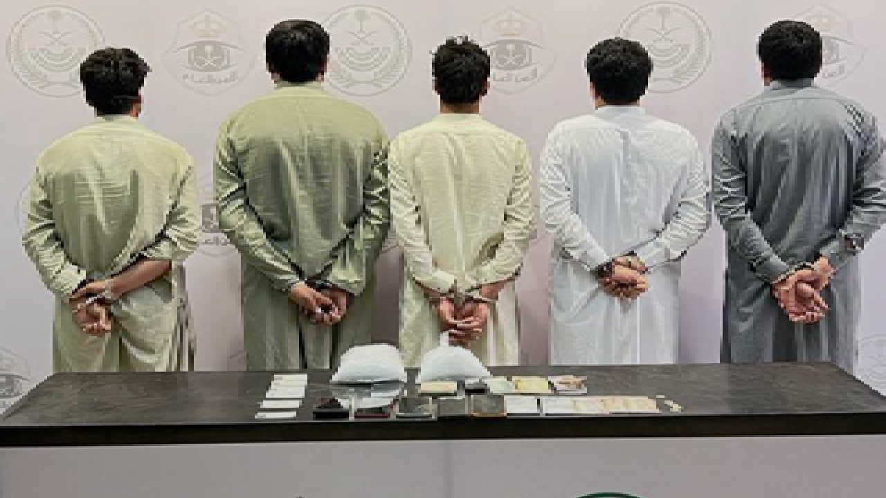 القبض على 5 مقيمين لترويجهم قرابة 2 كيلو شبو في نجران