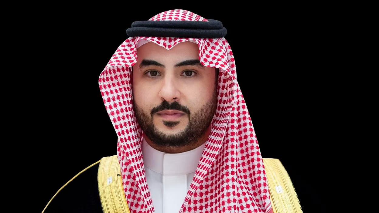 وزير الدفاع يبحث تعزيز التعاون العسكري والدفاعي مع نائب رئيس الوزراء الكويتي