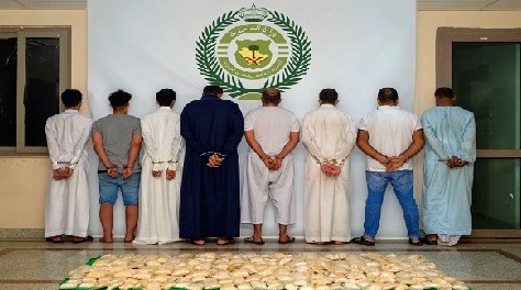 بالفيديو.. ضبط 410 آلاف قرص إمفيتامين مخدر مخفية داخل شاحنة بجدة