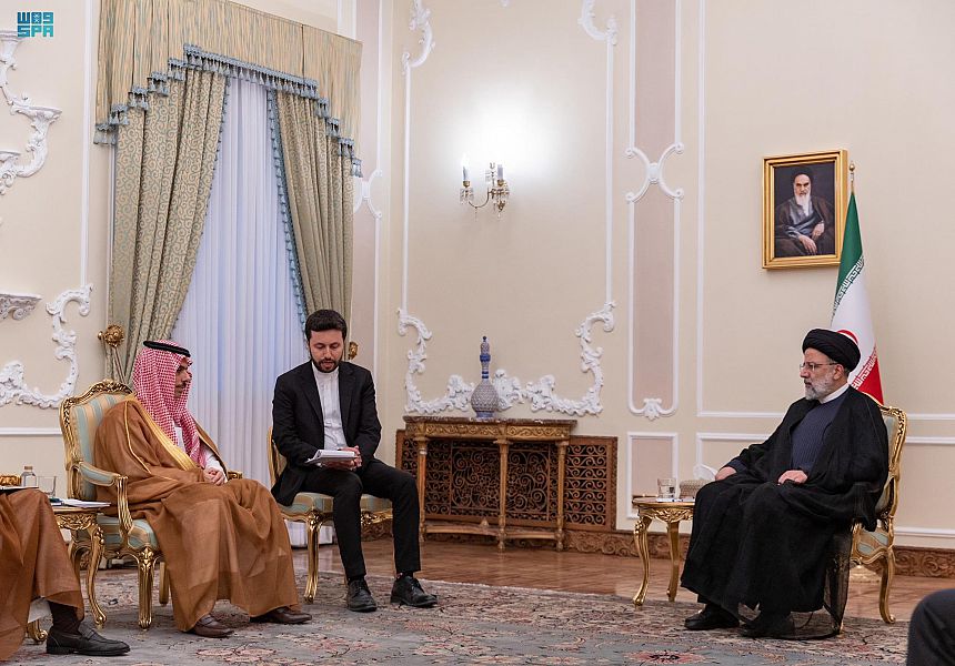 الرئيس الإيراني يستقبل وزير الخارجية