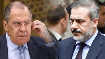 الخارجية الروسية: «لافروف» بحث مع نظيره التركي خيارات تصدير الحبوب بعيدُا عن الغرب وأوكرانيا 