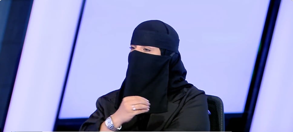 مستشارة أسرية: المشاهير يلعبون على وتر الفضول والجدل لجذب المشاهدين