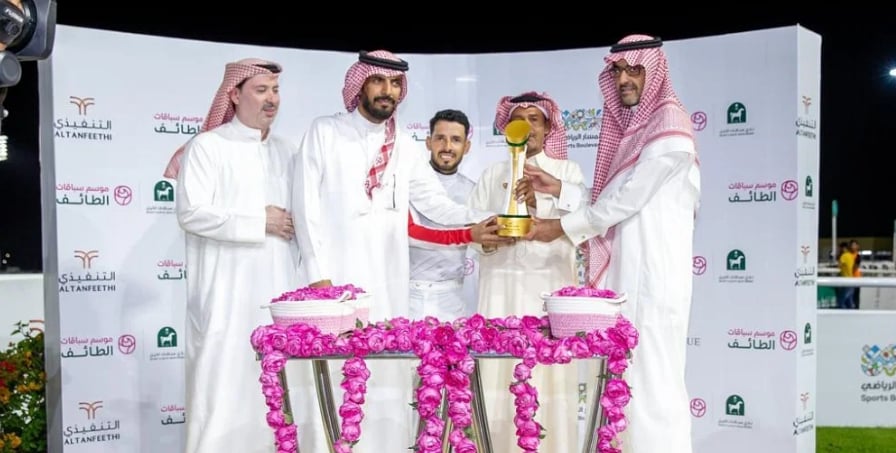  الفرس "نافذة" تفوز بكأس مهرجان الورد الطائفي 