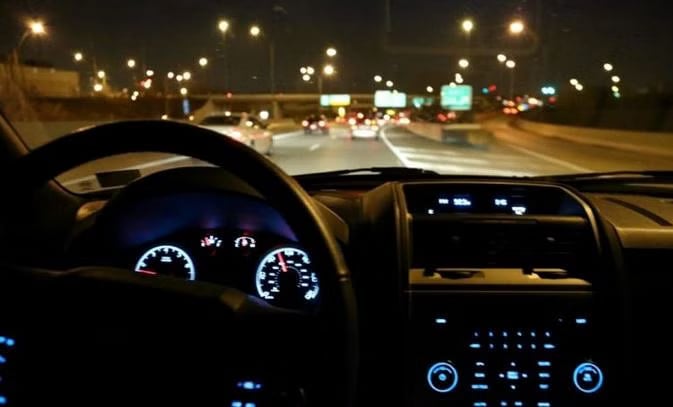 أودى بحياة قائد مركبة أخرى.. مرور حائل يضبط شخصًا يقود مركبته بسرعة عالية
