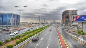"الأرصاد" عن طقس الأحد: أمطار رعدية مصحوبة برياح نشطة على عدة مناطق