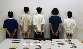 ضبط بحوزتهم أسلحة نارية.. القبض على 5 أشخاص بالرياض لترويجهم المخدرات